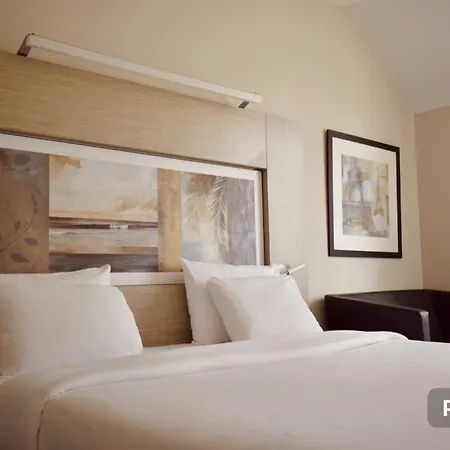 Chateau Du Mee Hotell 3*